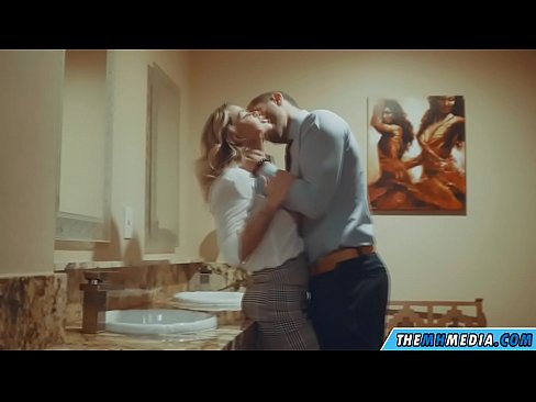 ❤️ Rehefa mamitaka anao ao amin'ny trano fidiovana ho an'ny besinimaro ny blonde be busty ️❌ Super sex aminay ﹏
